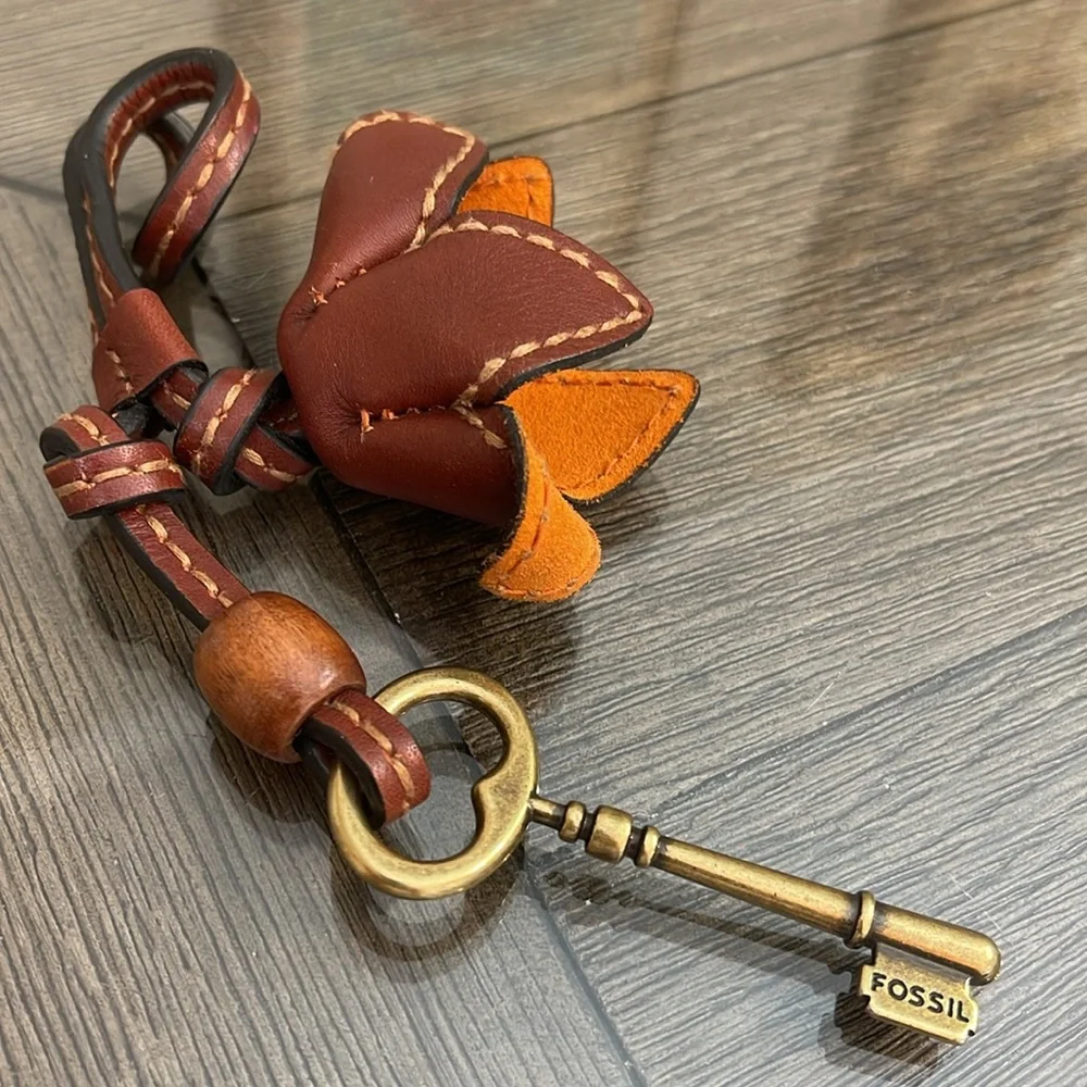 Fossil Flower & Brass Key Replacement Strap Key Charm Purse Keychain Fob Hangtag - Picture 2 of 13